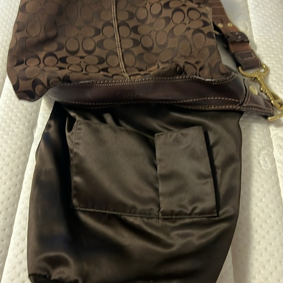 Vintage coach bag from 2005 collection, smoke free home. It is in great conditio - Picture 6 of 6